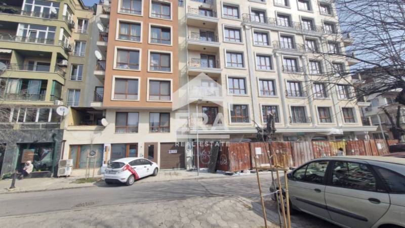 Ексклузивно ПАРКОМЯСТО за продажба в сутерена на жилищна сграда до руското консулство, Център