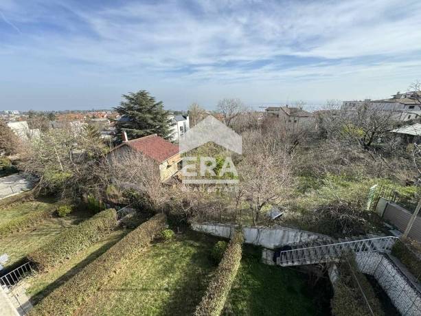 Тристаен апартамент за продажба в м-т Горна Трака, Варна