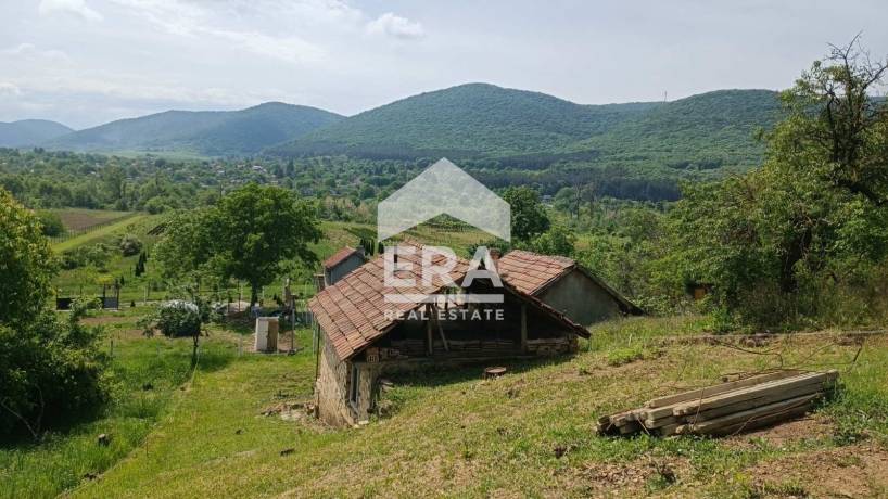 ЕРА ИмотиТе предлага за продажба Ексклузивно Вилна сграда във Вилна зона - Драката, град Търговище.