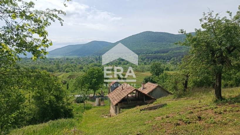 ЕРА ИмотиТе предлага за продажба Ексклузивно Вилна сграда във Вилна зона - Драката, град Търговище.