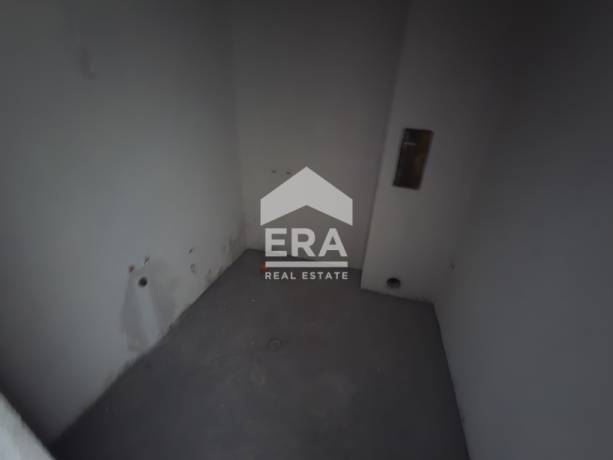 ЕРА Надежда продава просторен, тристаен апартамент на 3 минути от метростанция