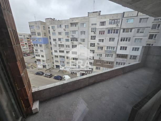 ЕРА Надежда продава просторен, тристаен апартамент на 3 минути от метростанция