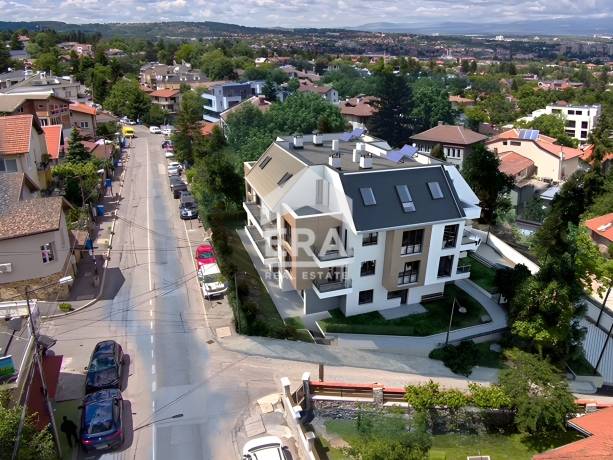 АКТ 15 Южен апартамент с две спални и високи тавани в бутикова сградата