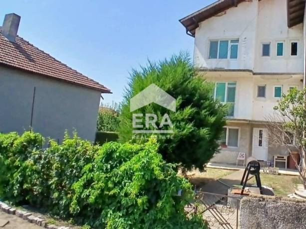 ЕКСКЛУЗИВНО! ЕРА ПЛЕВЕН СИТИ предлага къща за продажба в гр. Долни Дъбник