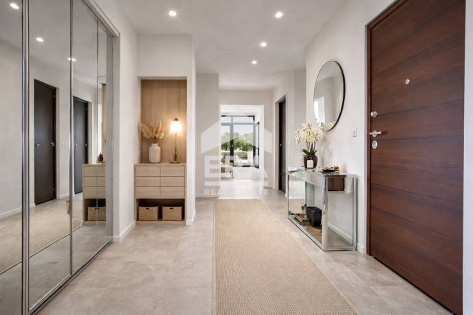 За продажба тристаен апартамент номер 28, в кв.Симеоново, гр. София!