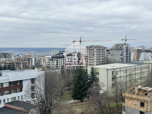 Тристаен апартамент за продажба в кв. Левски 2, Варна