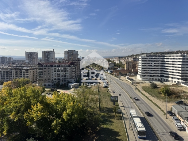 Тристаен апартамент за продажба в кв. Възраждане 1, Варна