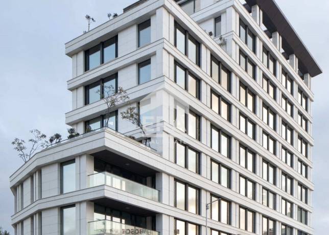 Офис клас А с панорамна тераса срещу Paradise center