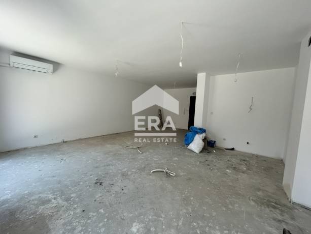Ера Черно море предлага за продажба офис/ателие в непосредствена близост до МБАЛ Св. Марина