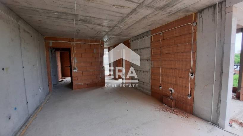 ERA Фамилия продава двустаен апартамент в сграда с АКТ 14