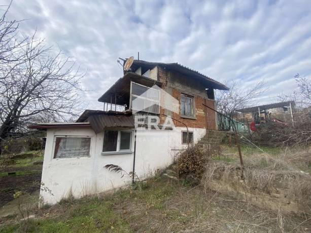 Вила в местност Караач