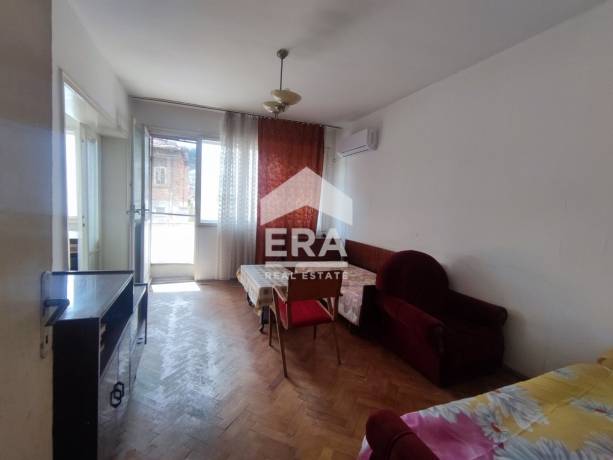 Продава се тристаен апартамент в кв. Училищни, Хасково!