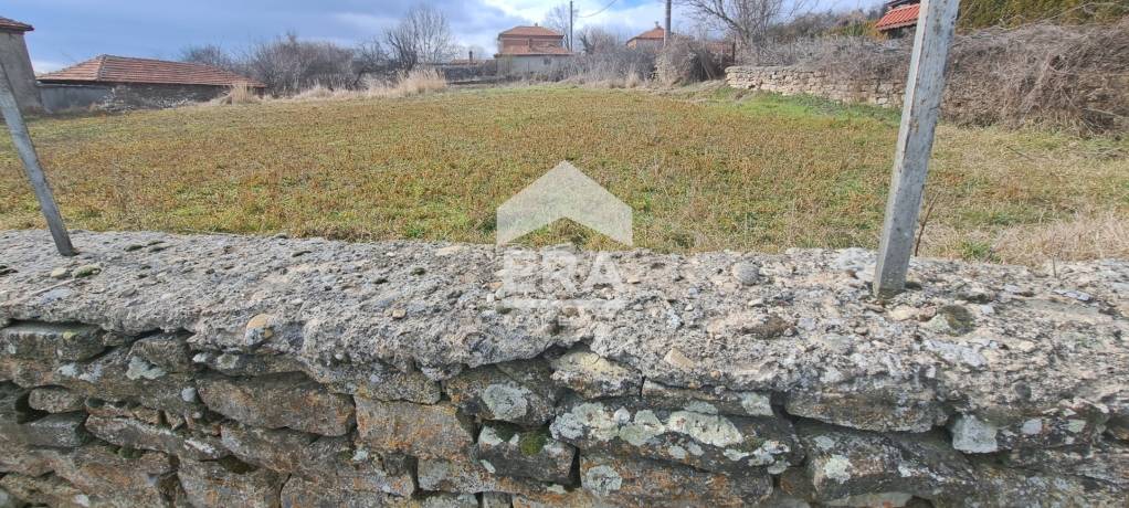 Парцел в село Подвис, с изглед към язовир Камчия