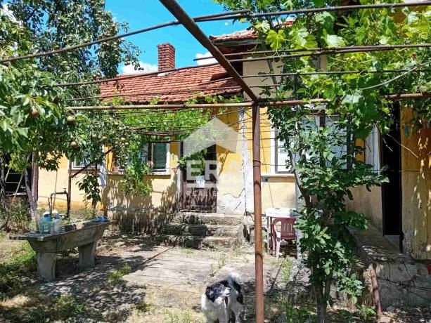 ЕРА Фаворит продава ексклузивно къща с двор в с. Медковец, общ. Монтана