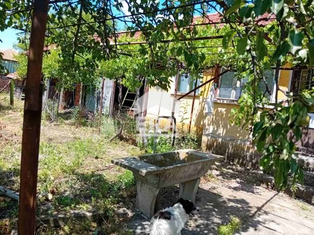 ЕРА Фаворит продава ексклузивно къща с двор в с. Медковец, общ. Монтана
