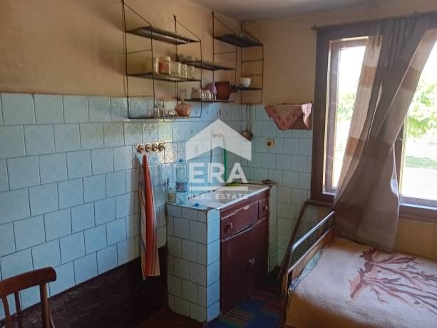 ЕРА Фаворит продава ексклузивно къща с двор в с. Медковец, общ. Монтана