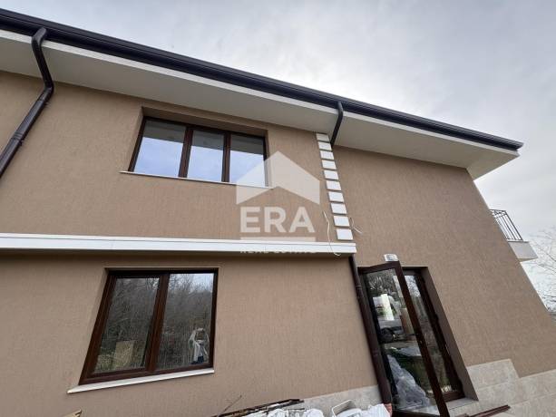 Двуетажна газифицирана къща със сутерен и таван за продажба с Акт 16, на 150 м. от бул."Трети март", местност "Кочмар", Варна