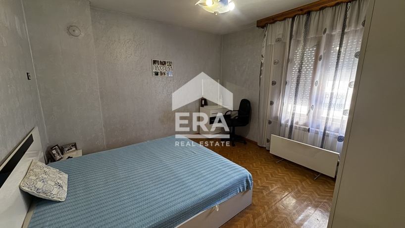 Тристаен апартамент за продажба в кв. Младежки хълм, Хасково