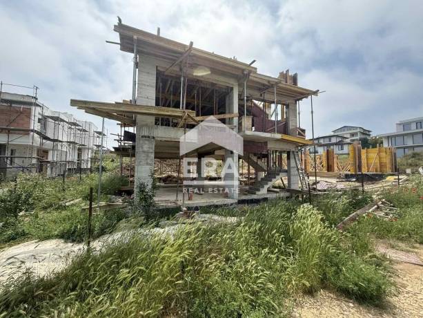 Триетажна новострояща се къща за продажба, с двор и морска панорама, в кв. Виница, Варна, на 500 м от Макао
