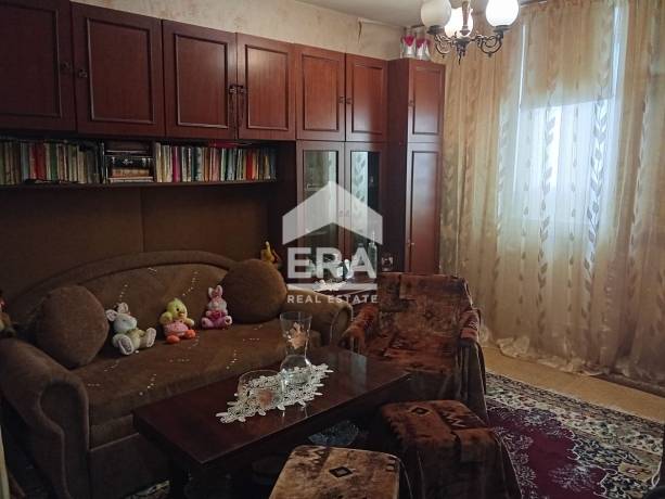 ЕРА МАКС продава тристаен апартамент в ж.к.Хале