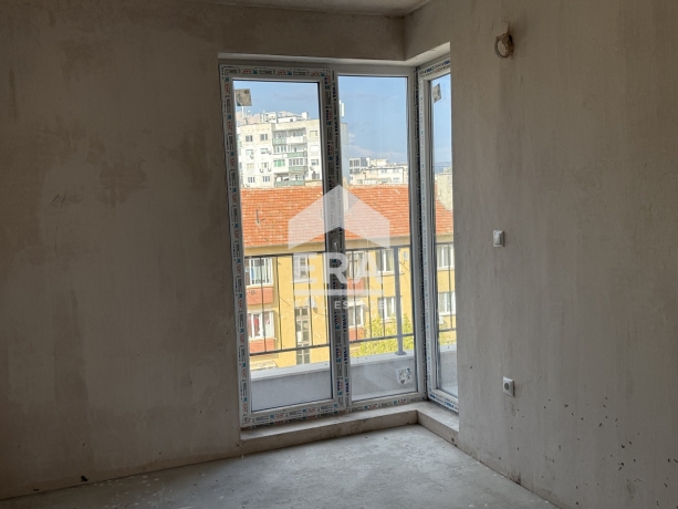 Тристаен апартамент за продажба в кв. Погреби, Варна