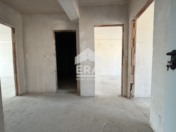 Тристаен апартамент за продажба в кв. Погреби, Варна