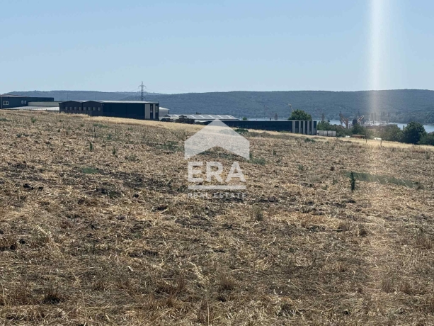 Ексклузивен парцел за продажба със статут на земеделска земя в село Езерово, обл. Варна