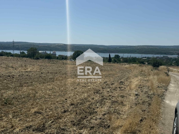 Нива за продажба в Езерово, област Варна