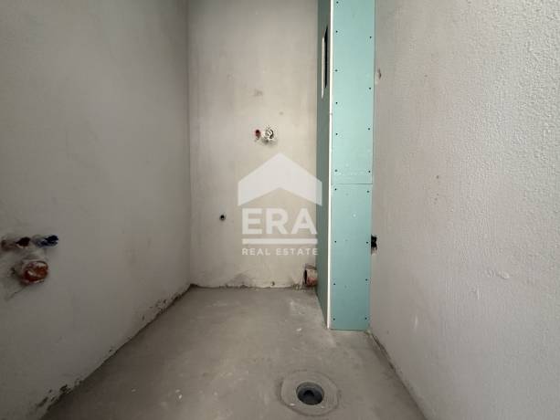 Четиристаен апартамент за продажба в кв. Възраждане 1, Варна