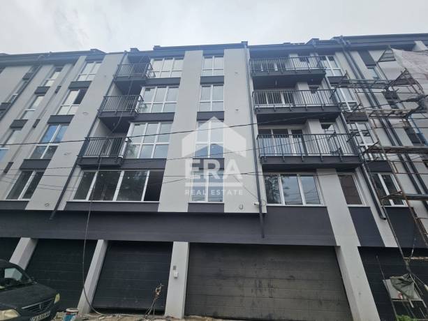 Просторен, тристаен апартамент до метростанция "Надежда"