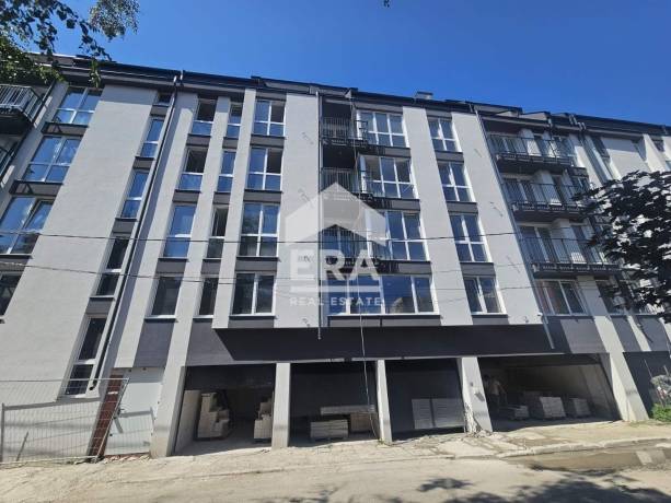 Просторен, тристаен апартамент до метростанция "Надежда"