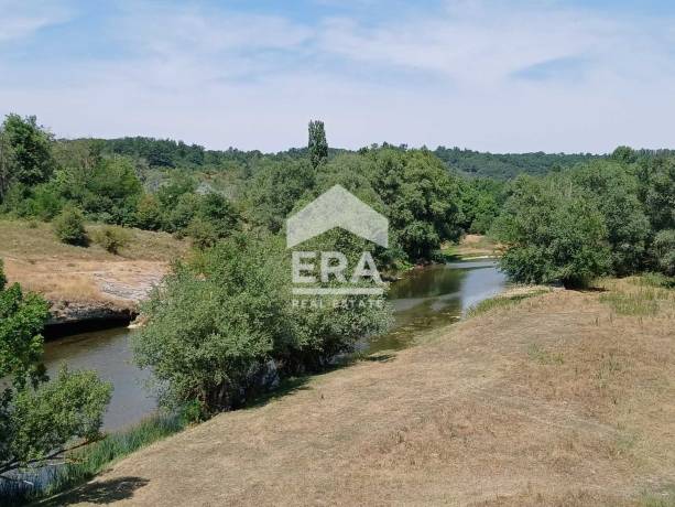 ЕКСКЛУЗИВНО! ЕРА ПЛЕВЕН СИТИ предлага за продажба къща в китното село Ъглен
