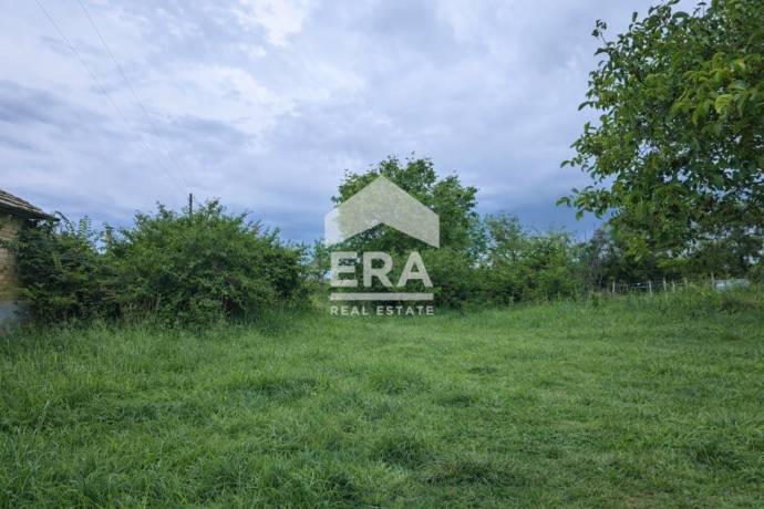 ЕРА ИмотиТе предлага Ексклузивно за продажба парцел в местността Драката, вилна зона гр.Търговище
