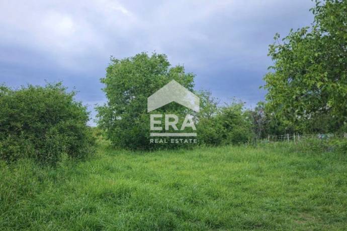 ЕРА ИмотиТе предлага Ексклузивно за продажба парцел в местността Драката, вилна зона гр.Търговище