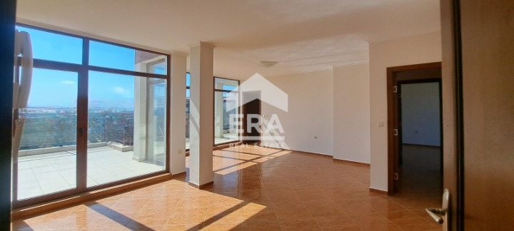 Тристаен апартамент за продажба в Свети Влас, област Бургас