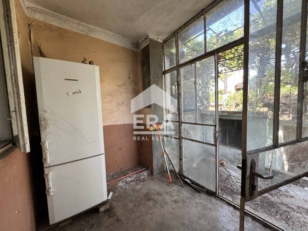 ЕКСКЛУЗИВНО! ЕРА ДРЪСТЪР предлага за продажба къща зад "Трите бъчви" - гр. Силистра!