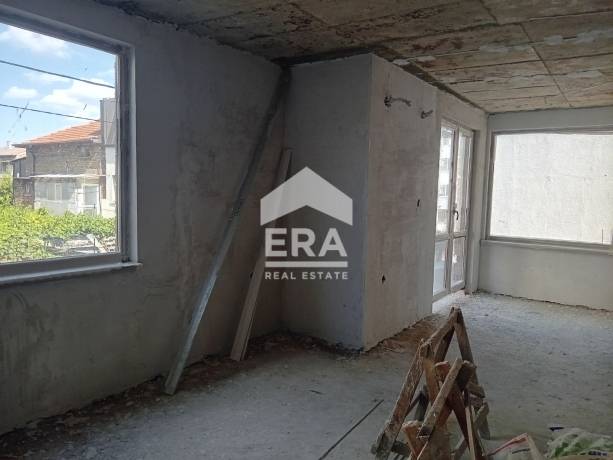 ЕРА Сити Център продава тристаен апартамент, ново строителство, до парк "Артилерийски"