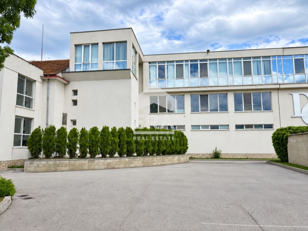 Производствена база за продажба на 40 км. от София
