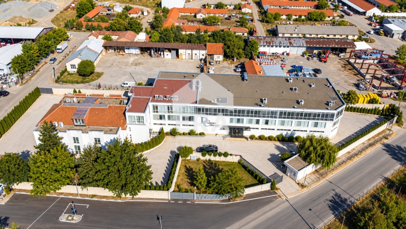 Производствена база за продажба на 40 км. от София