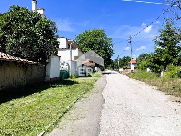Къща за продажба в с. Черньово, област София