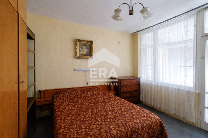 Тристаен апартамент за продажба в кв. Запад 1, Търговище