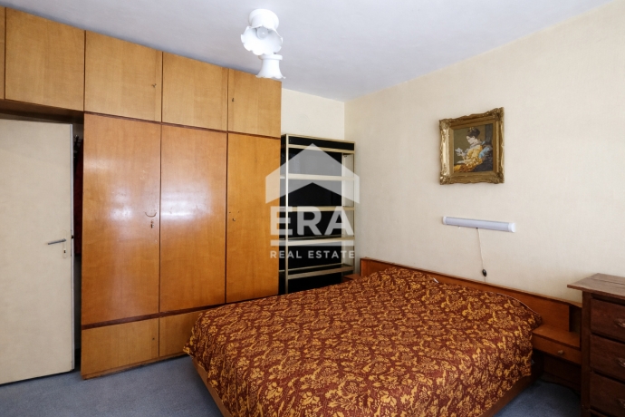 Тристаен апартамент за продажба в кв. Запад 1, Търговище
