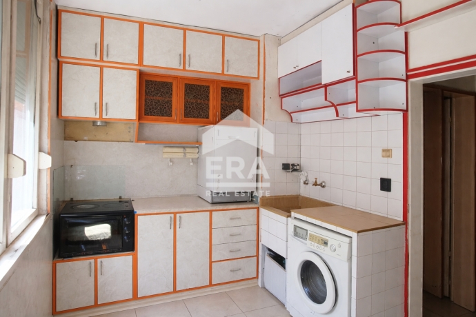 Тристаен апартамент за продажба в кв. Запад 1, Търговище