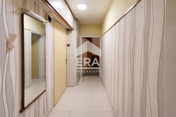 Тристаен апартамент за продажба в кв. Запад 1, Търговище