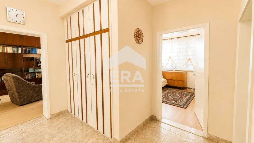 Четиристаен апартамент за продажба в кв. Боровец, Търговище