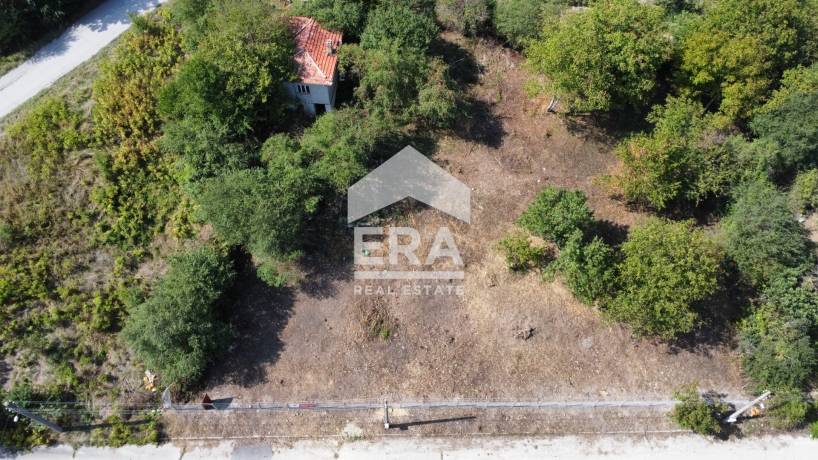 ЕКСКЛУЗИВНО! Парцел с постройка за продажба в село Лозево