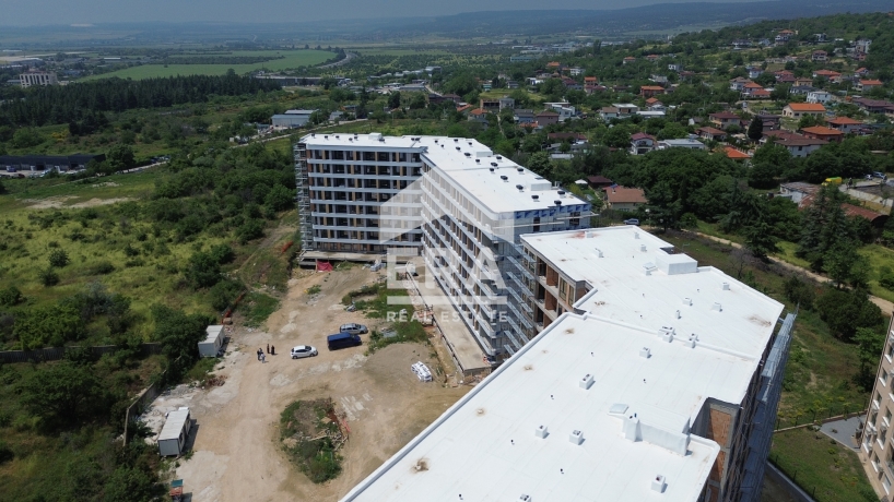 Тристаен апартамент за продажба в кв. Владислав Варненчик 1, Варна