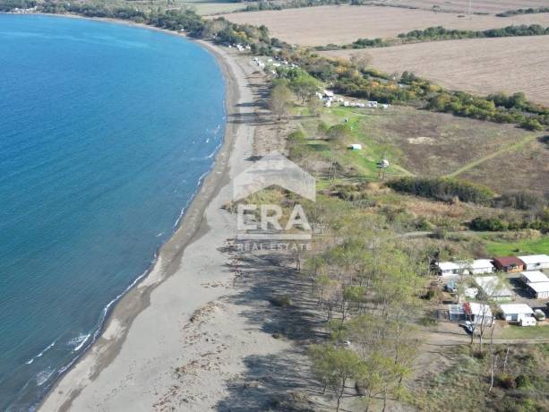 ПАРЦЕЛ НА ПЪРВА ЛИНИЯ МОРЕ – Къмпинг „Тополи“, плаж „Вромос“, Атия