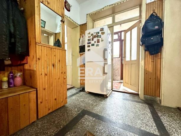 Къща за продажба в гр. Дебелец, област Велико Търново