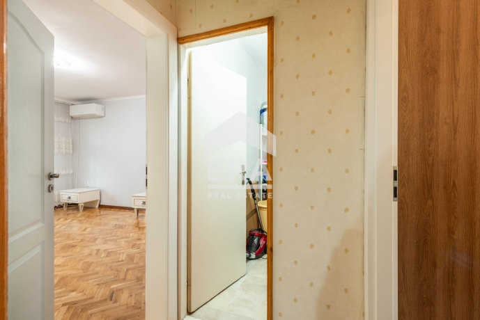 Тристаен апартамент за продажба в кв. Възраждане 4, Варна